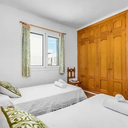 Villa Punta Prima Sleeps 7 Pool Air Con Wifi *